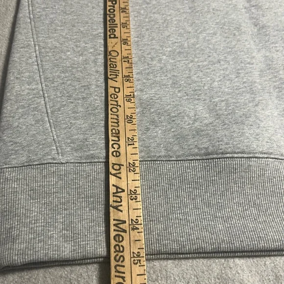 Everlane The Re track Oversized Crew Sweatshirt in Heather grey. - Picture 7 of 10